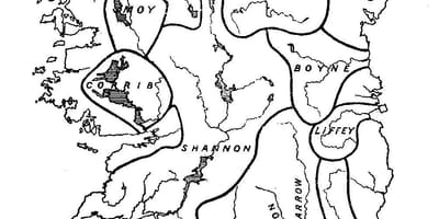 Blank kort over irland med floder og bjerge