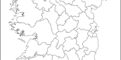 Blank kort over irland med amtslige grænser